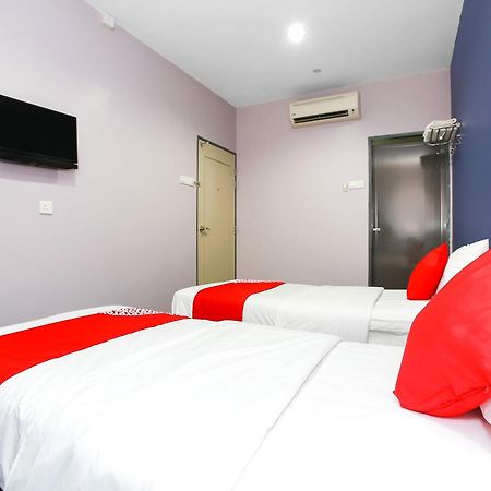 Oyo 89332 De Hotel Teluk Intan Exterior photo