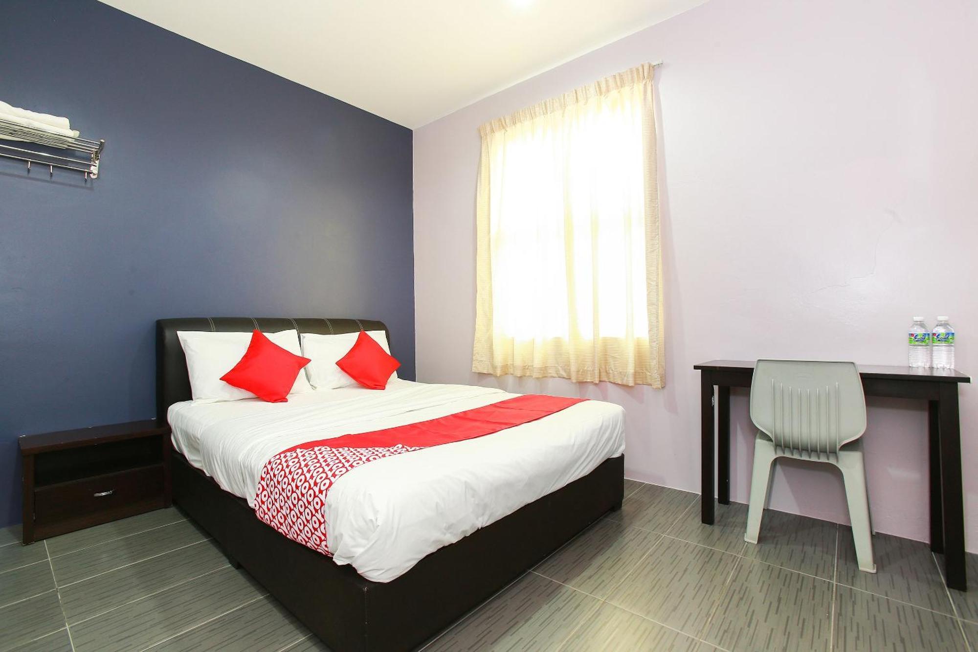 Oyo 89332 De Hotel Teluk Intan Exterior photo