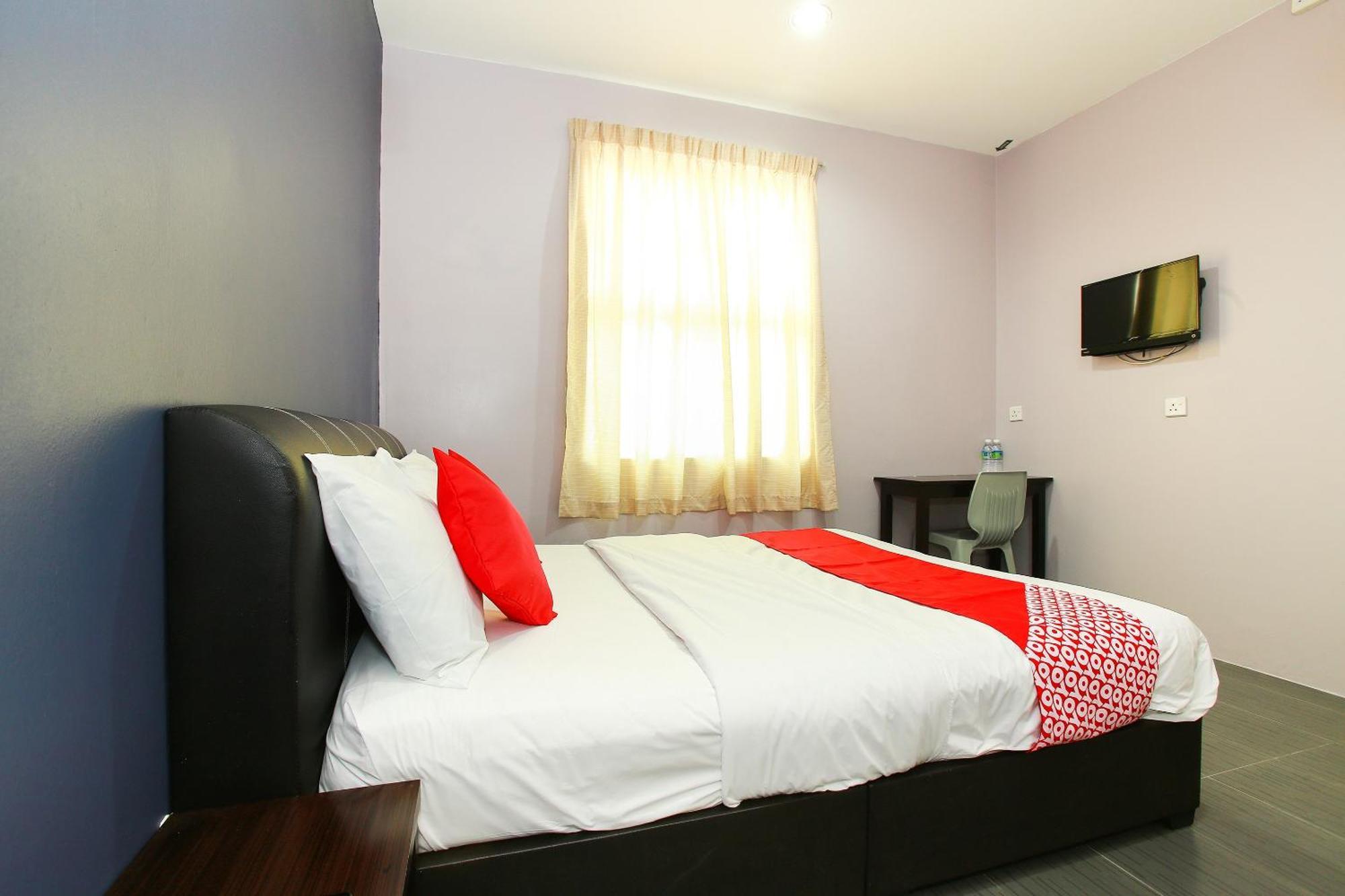 Oyo 89332 De Hotel Teluk Intan Exterior photo